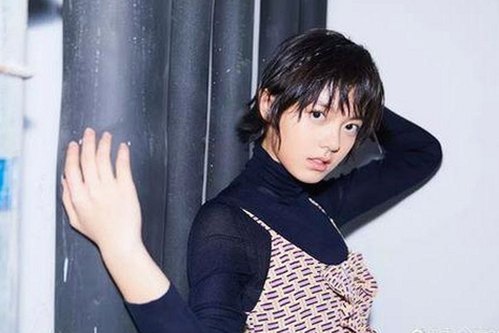 司晓迪爆料风波：从“睡遍顶流”到工作室集体辟谣的背后真相解析